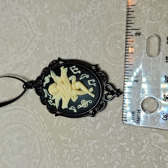 NEW! Musical angel cherub cameo necklace, handmade - Picture 3 of 6